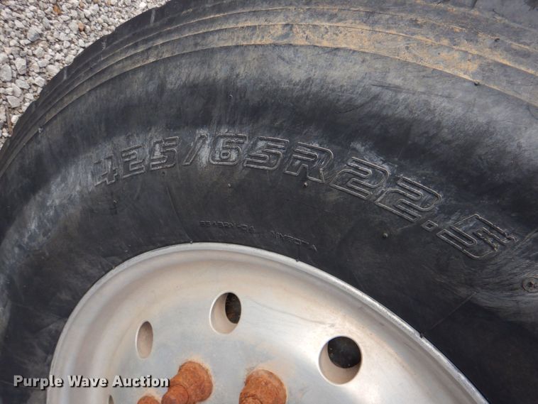 image for item DK1250 2000 Volvo Autocar  semi truck