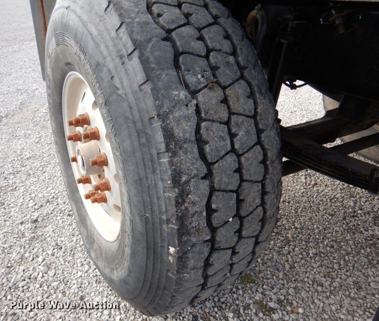 image for item DK1250 2000 Volvo Autocar  semi truck