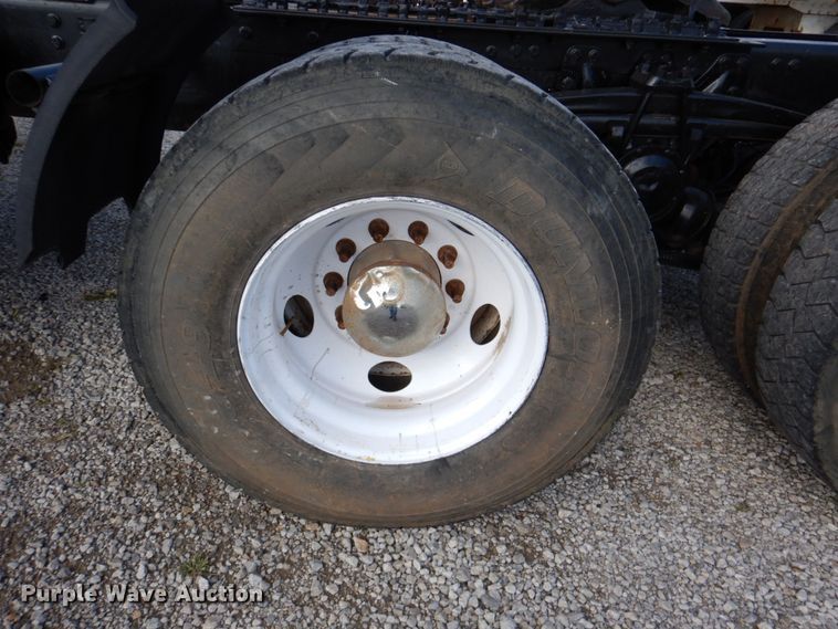 image for item DK1250 2000 Volvo Autocar  semi truck