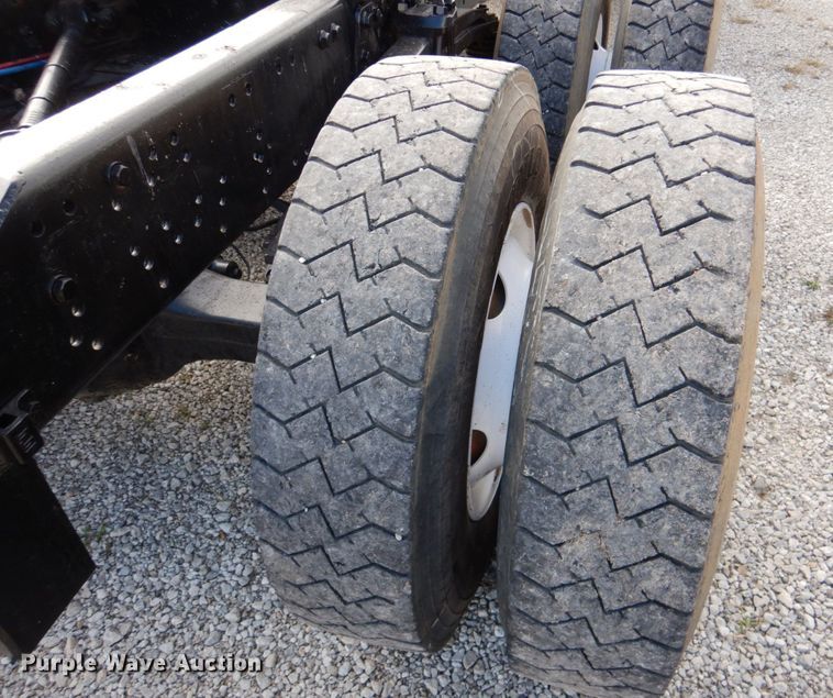 image for item DK1250 2000 Volvo Autocar  semi truck