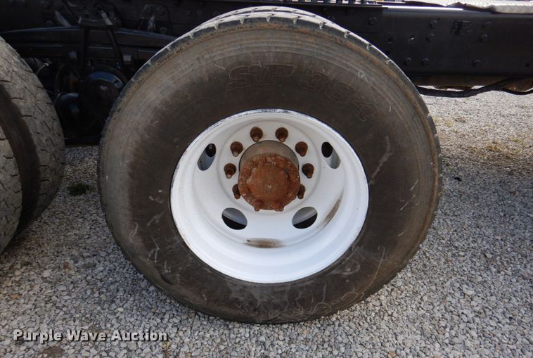 image for item DK1250 2000 Volvo Autocar  semi truck