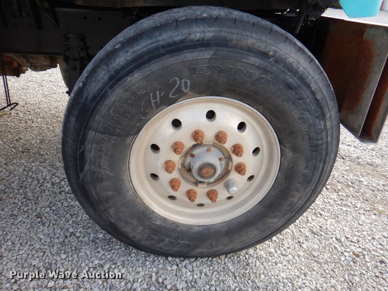 image for item DK1250 2000 Volvo Autocar  semi truck