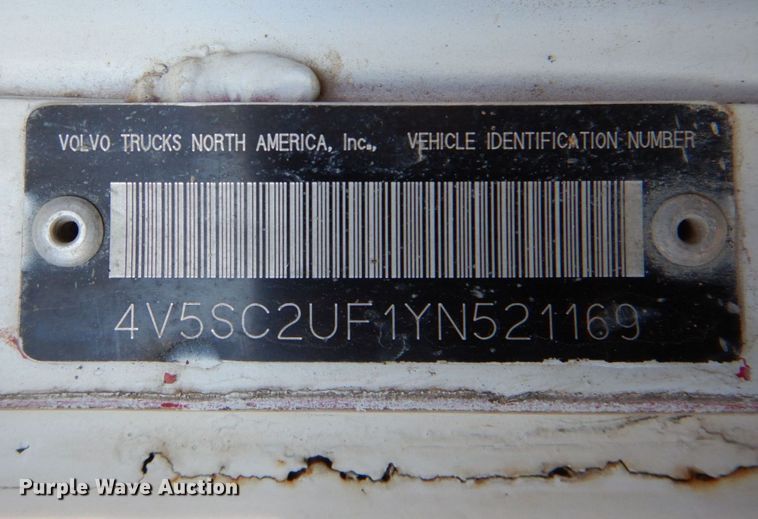 image for item DK1250 2000 Volvo Autocar  semi truck