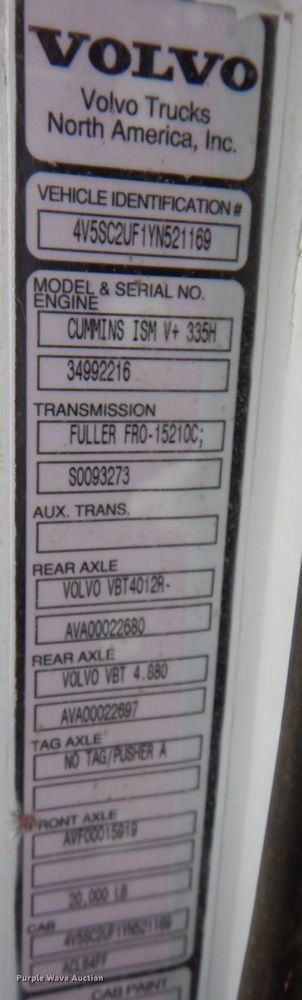 image for item DK1250 2000 Volvo Autocar  semi truck