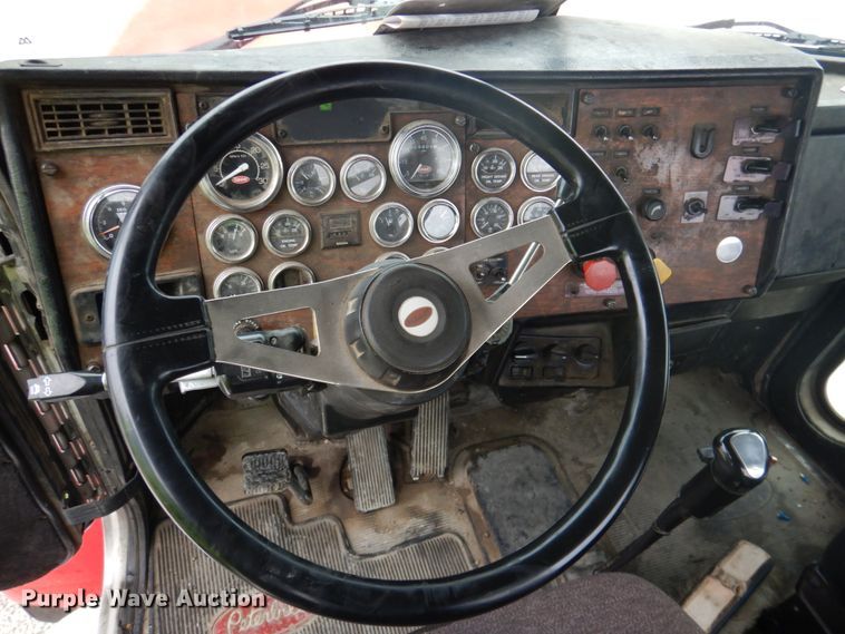 image for item DK1354 1998 Peterbilt 357  semi truck