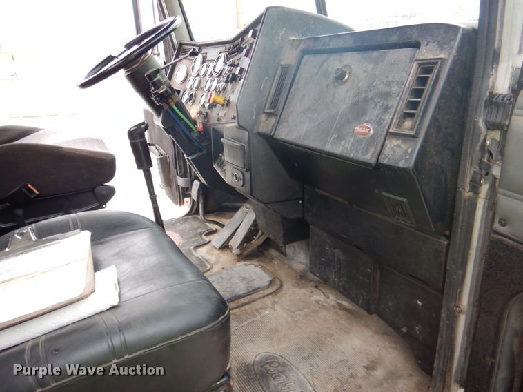 image for item DK1354 1998 Peterbilt 357  semi truck