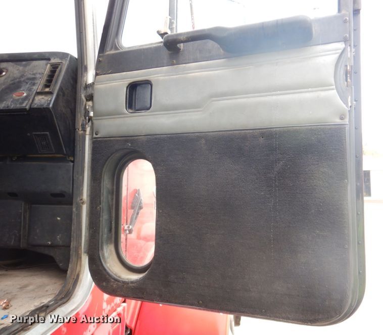 image for item DK1354 1998 Peterbilt 357  semi truck