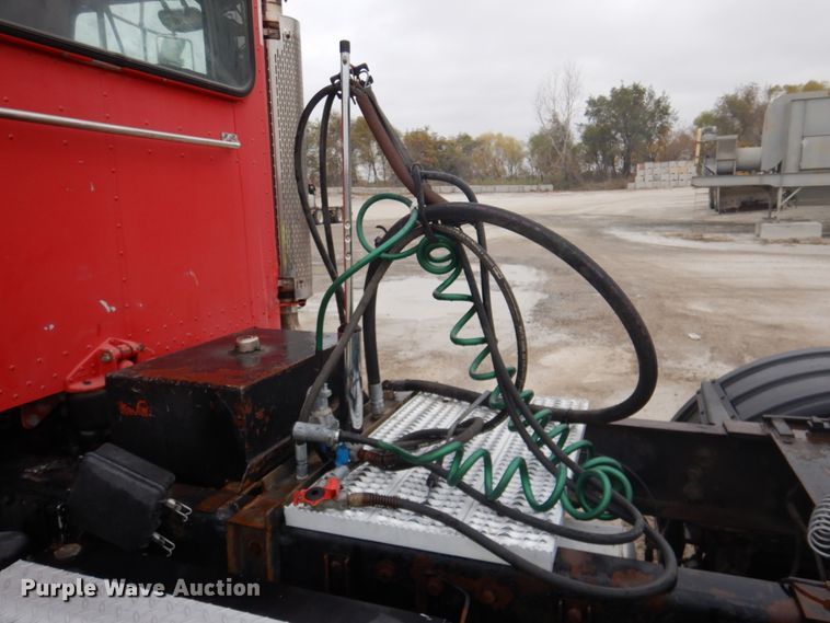 image for item DK1354 1998 Peterbilt 357  semi truck