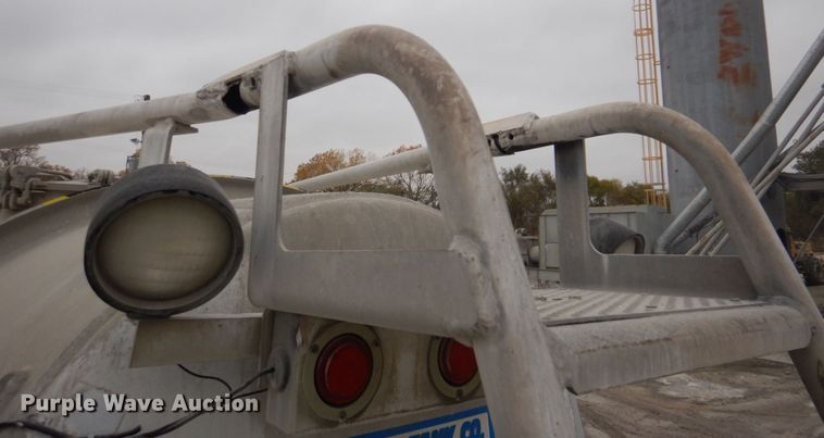 image for item DK1355 2007 Heil  pneumatic dry bulk trailer