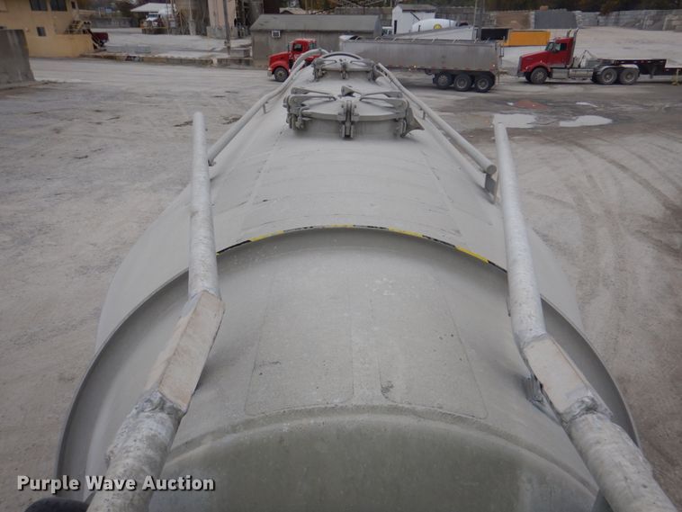 image for item DK1355 2007 Heil  pneumatic dry bulk trailer