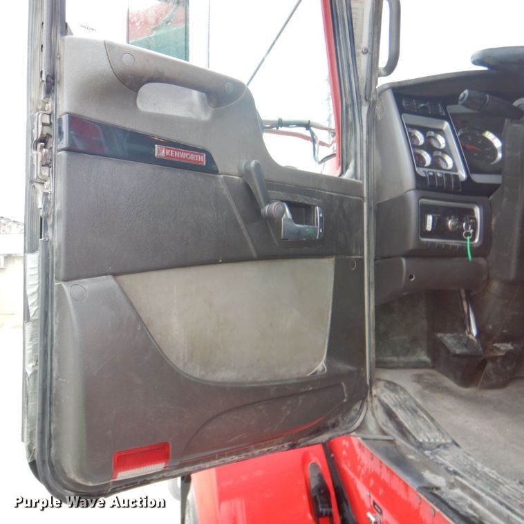 image for item DK1356 2008 Kenworth T800  semi truck