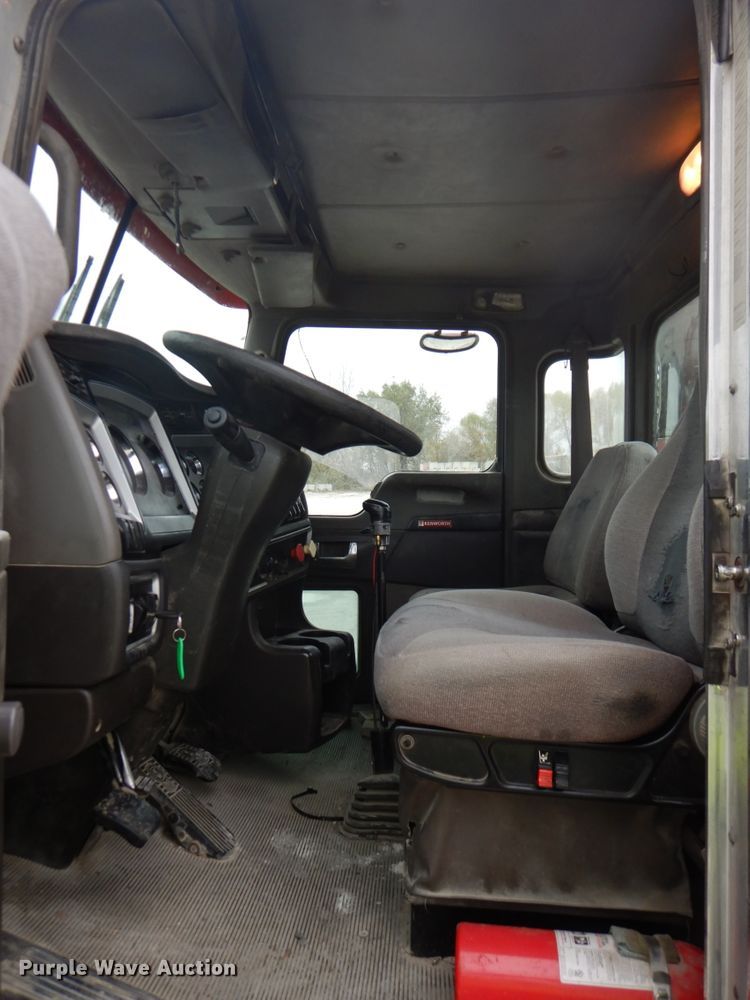 image for item DK1356 2008 Kenworth T800  semi truck