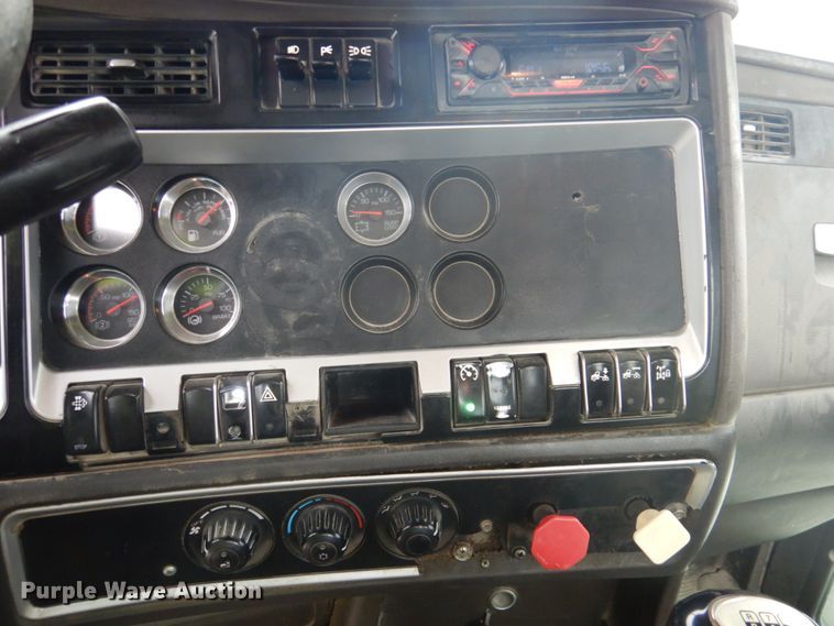 image for item DK1356 2008 Kenworth T800  semi truck