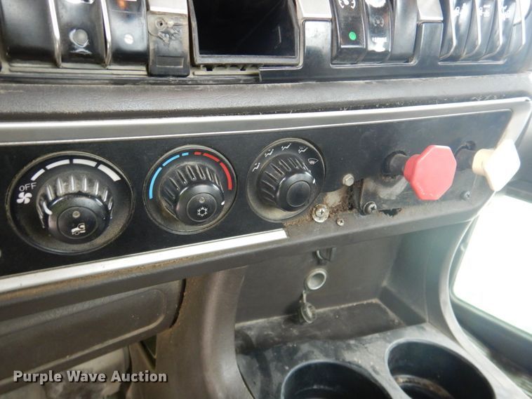 image for item DK1356 2008 Kenworth T800  semi truck