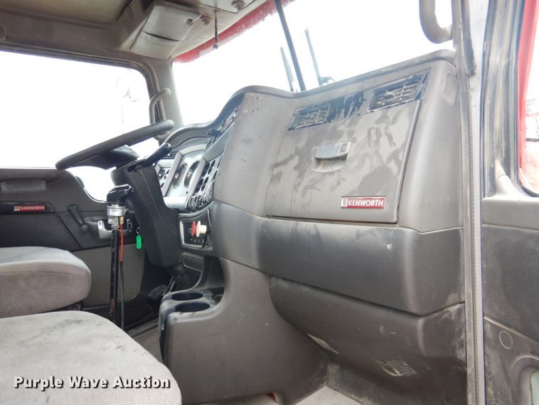 image for item DK1356 2008 Kenworth T800  semi truck