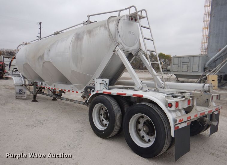 image for item DK1357 2008 Heil  pneumatic dry bulk trailer