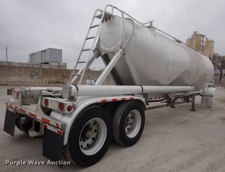 image for item DK1357 2008 Heil  pneumatic dry bulk trailer