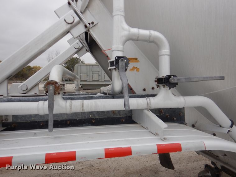 image for item DK1357 2008 Heil  pneumatic dry bulk trailer