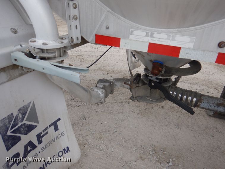 image for item DK1357 2008 Heil  pneumatic dry bulk trailer