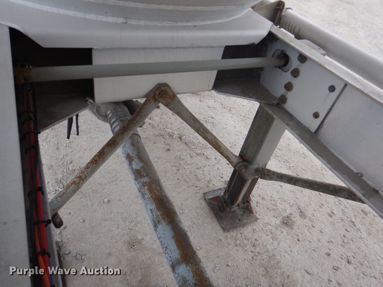 image for item DK1357 2008 Heil  pneumatic dry bulk trailer