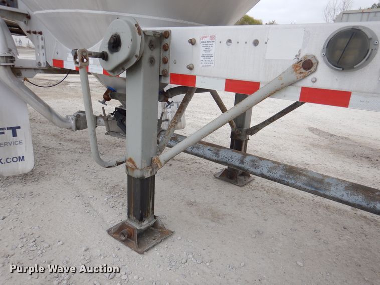 image for item DK1357 2008 Heil  pneumatic dry bulk trailer