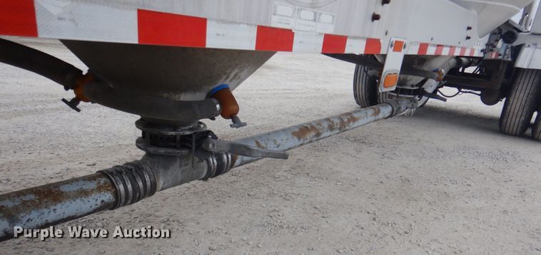 image for item DK1357 2008 Heil  pneumatic dry bulk trailer