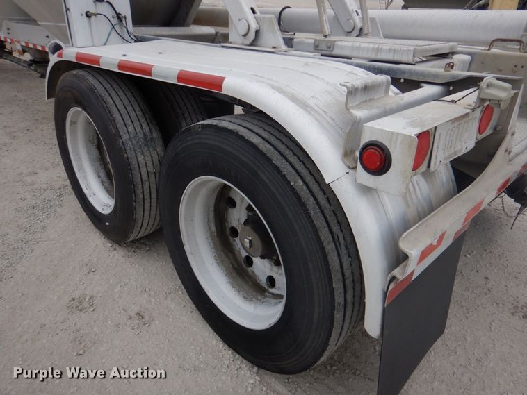 image for item DK1357 2008 Heil  pneumatic dry bulk trailer