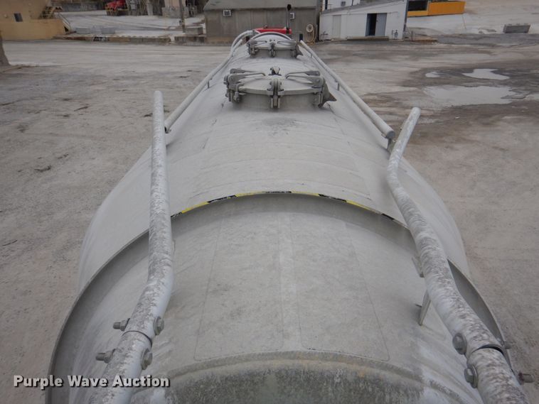 image for item DK1357 2008 Heil  pneumatic dry bulk trailer