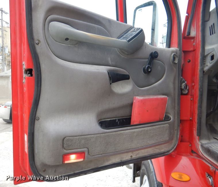 image for item DK1358 2009 Peterbilt 387  semi truck