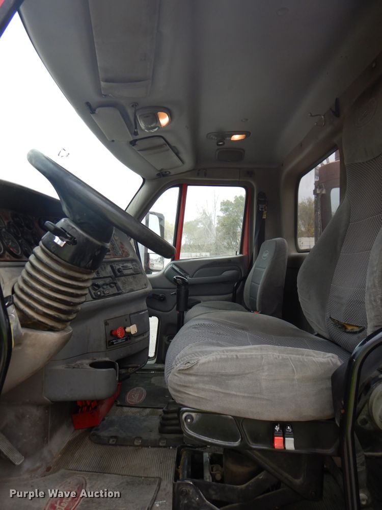 image for item DK1358 2009 Peterbilt 387  semi truck