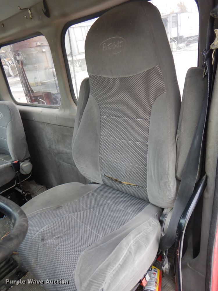 image for item DK1358 2009 Peterbilt 387  semi truck