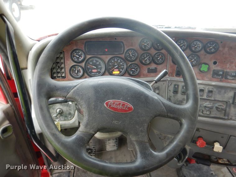 image for item DK1358 2009 Peterbilt 387  semi truck
