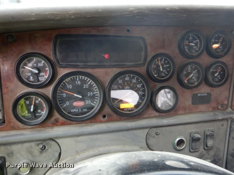 image for item DK1358 2009 Peterbilt 387  semi truck