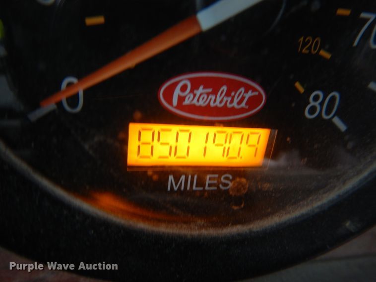 image for item DK1358 2009 Peterbilt 387  semi truck