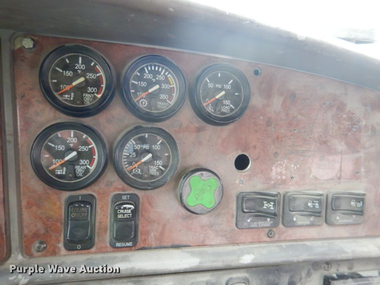 image for item DK1358 2009 Peterbilt 387  semi truck