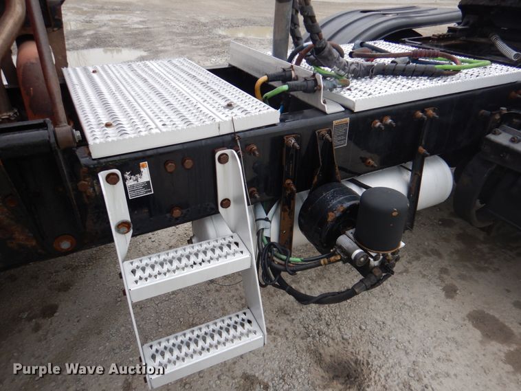 image for item DK1358 2009 Peterbilt 387  semi truck