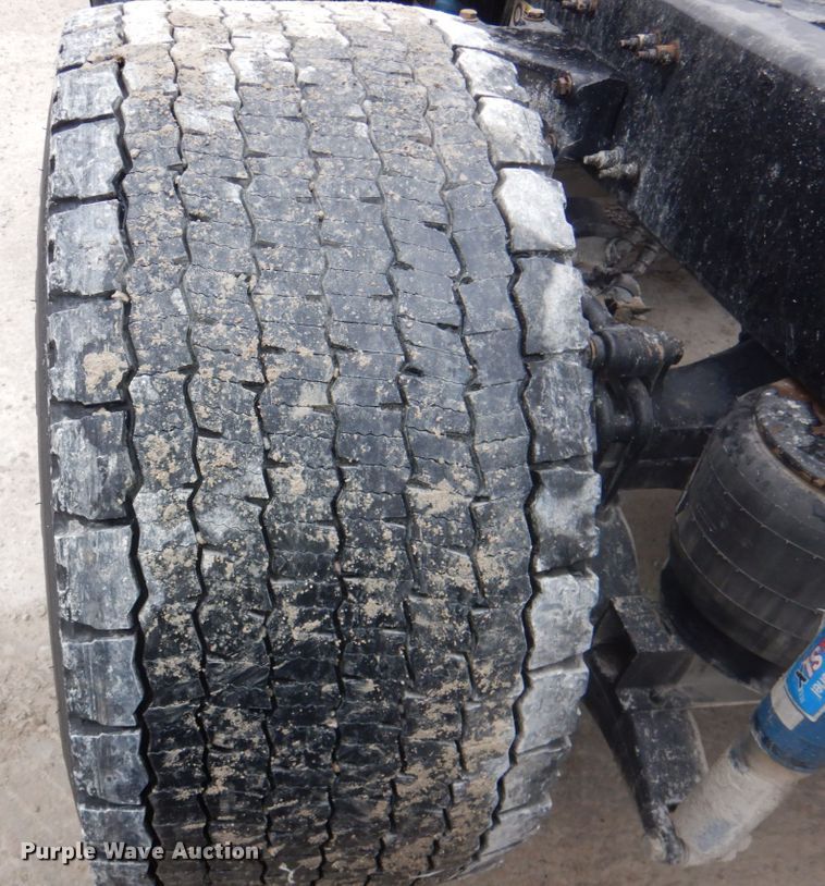 image for item DK1358 2009 Peterbilt 387  semi truck