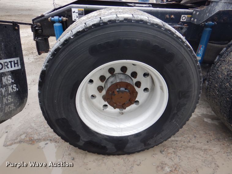 image for item DK1358 2009 Peterbilt 387  semi truck