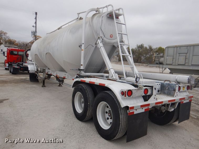 image for item DK1359 2005 Heil  pneumatic dry bulk trailer