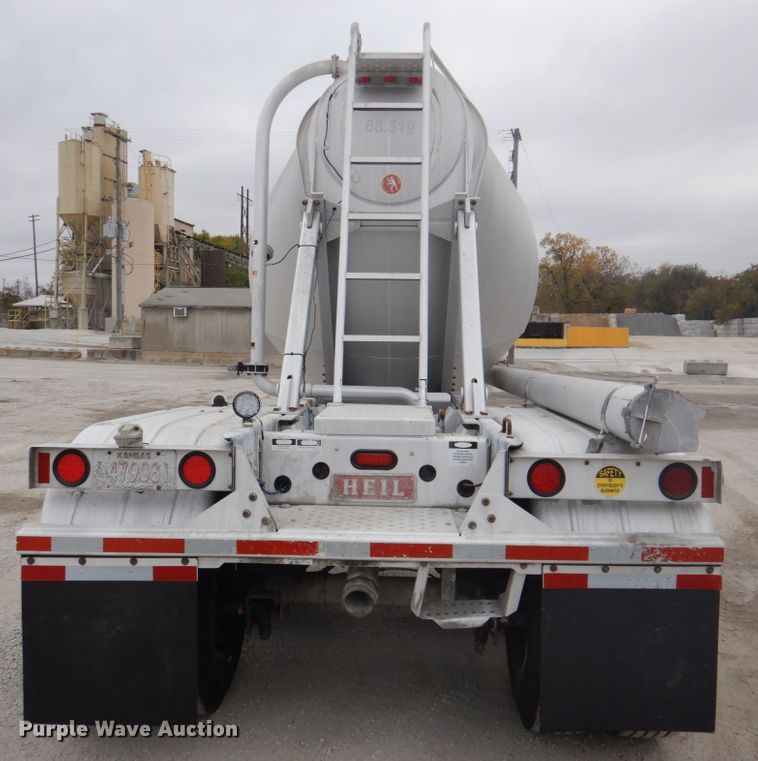 image for item DK1359 2005 Heil  pneumatic dry bulk trailer