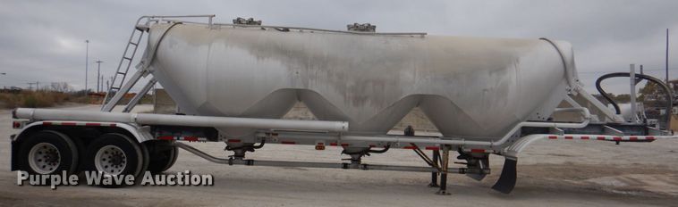 image for item DK1359 2005 Heil  pneumatic dry bulk trailer