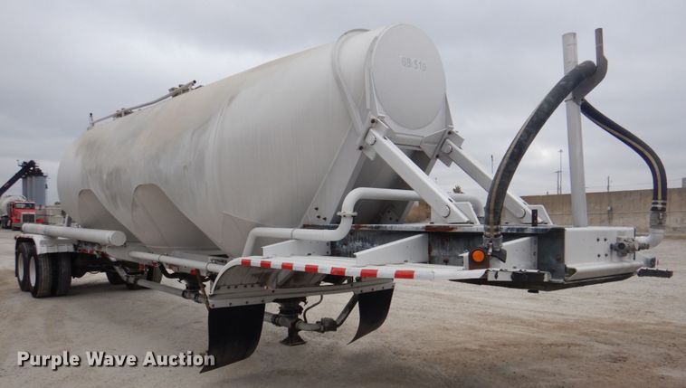 image for item DK1359 2005 Heil  pneumatic dry bulk trailer