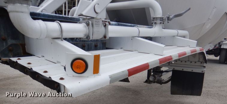 image for item DK1359 2005 Heil  pneumatic dry bulk trailer