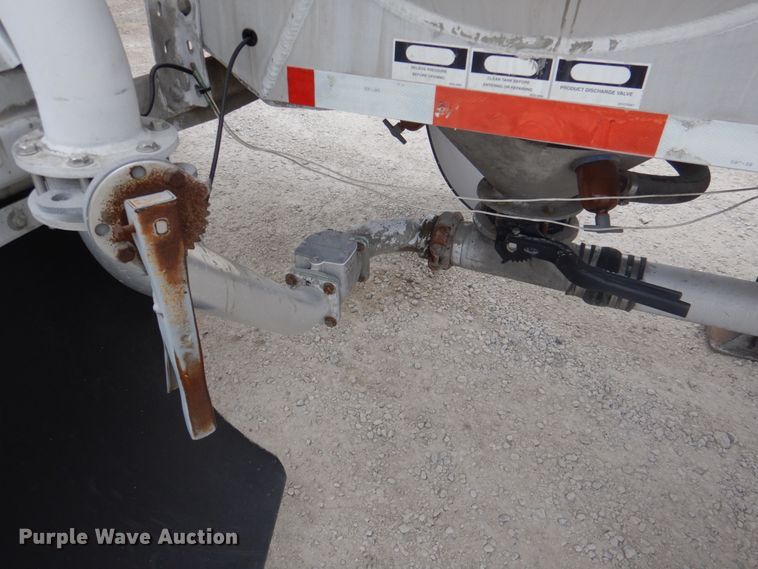 image for item DK1359 2005 Heil  pneumatic dry bulk trailer