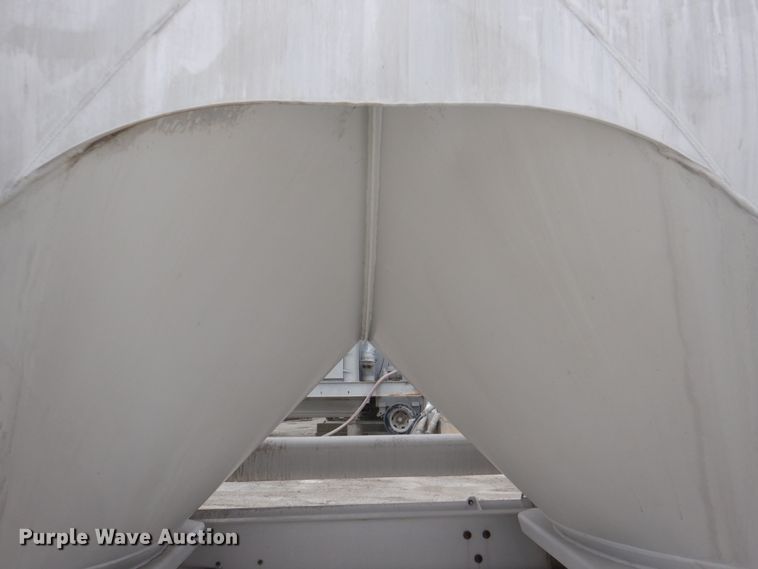 image for item DK1359 2005 Heil  pneumatic dry bulk trailer