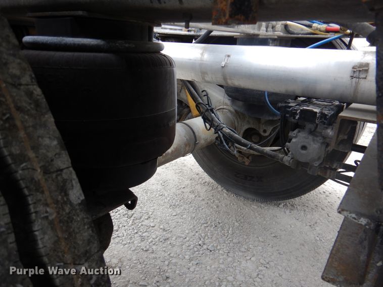 image for item DK1359 2005 Heil  pneumatic dry bulk trailer