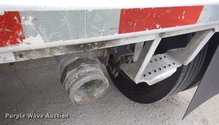image for item DK1359 2005 Heil  pneumatic dry bulk trailer