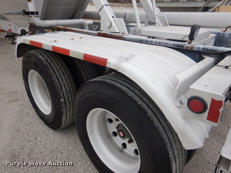 image for item DK1359 2005 Heil  pneumatic dry bulk trailer