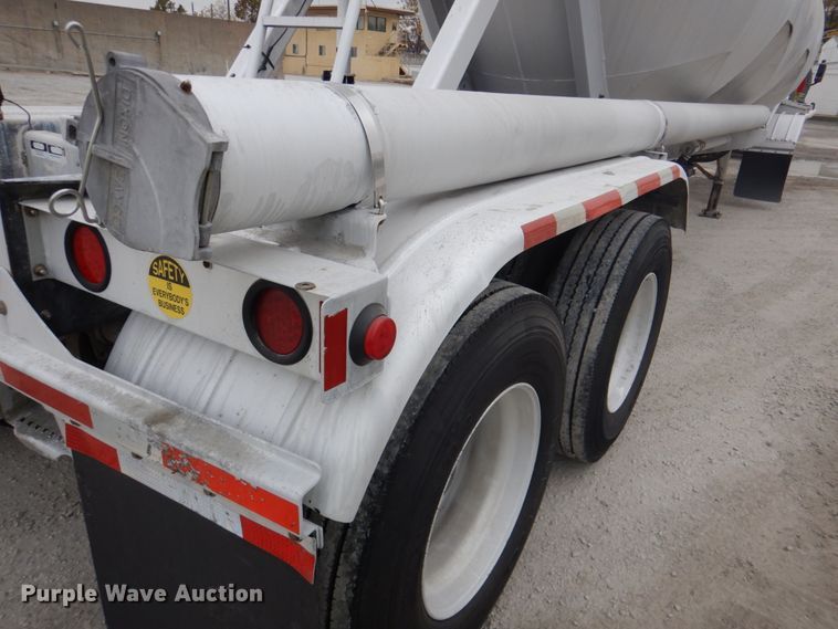 image for item DK1359 2005 Heil  pneumatic dry bulk trailer