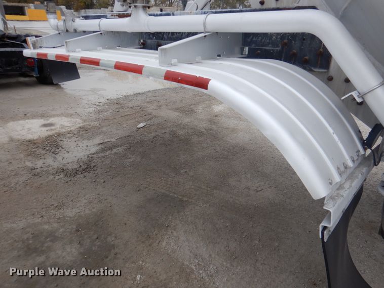 image for item DK1359 2005 Heil  pneumatic dry bulk trailer